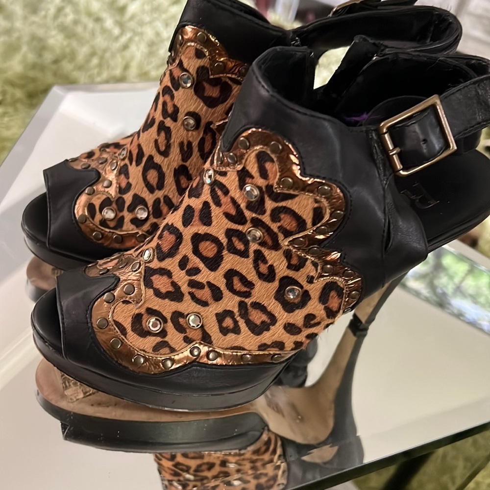 Leopard shoes with rhinestones and leather